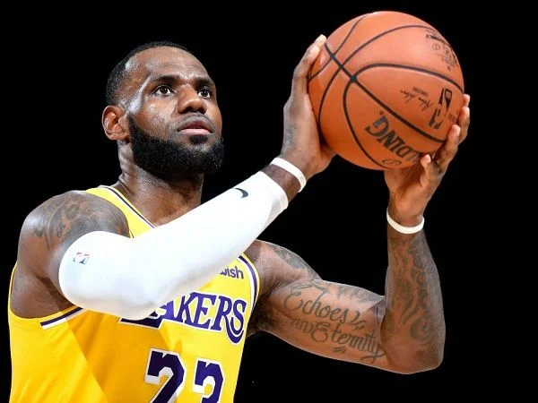 Top 3 cầu thủ bóng rổ nổi tiếng nhất hiện nay 2 Cầu thủ bóng rổ nổi tiếng LeBron James
