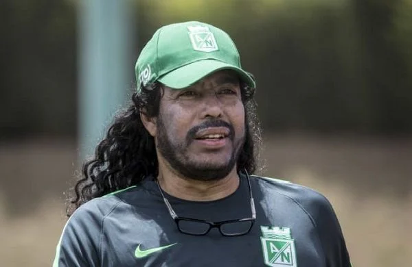 Những cầu thủ tóc xù tài năng trong làng bóng thế giới 1 cầu thủ tóc xù Rene Higuita