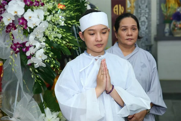 Mơ thấy khăn tang đánh số gì dễ trúng? Điềm báo giấc mơ là gì? mơ thấy khăn tang đánh con gì