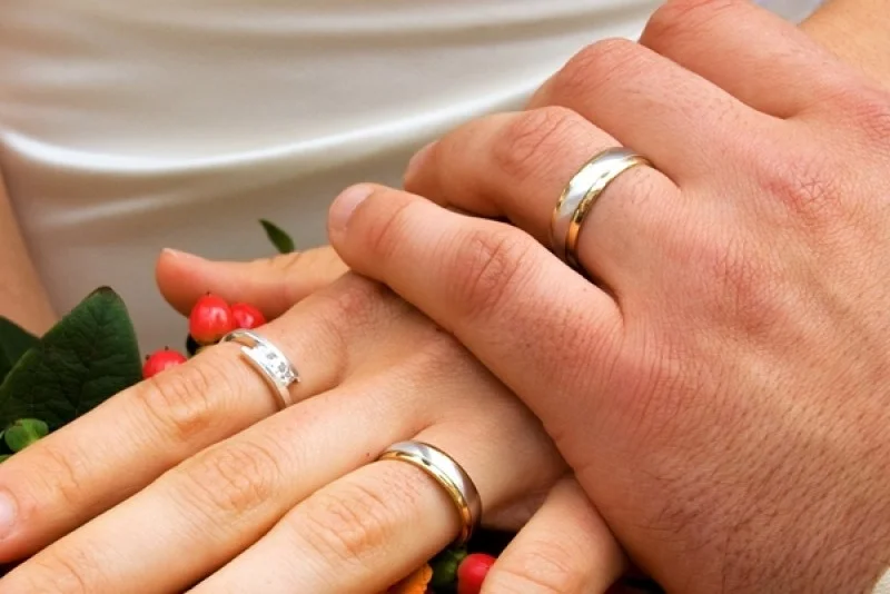 Mơ thấy đeo nhẫn- Giấc mơ báo hiệu tiền tài trong tương lai Nằm mơ thấy đeo nhẫn là điềm báo gì?