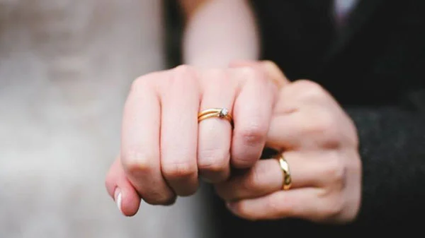 Mơ thấy đeo nhẫn- Giấc mơ báo hiệu tiền tài trong tương lai 1 Nằm mơ thấy đeo nhẫn