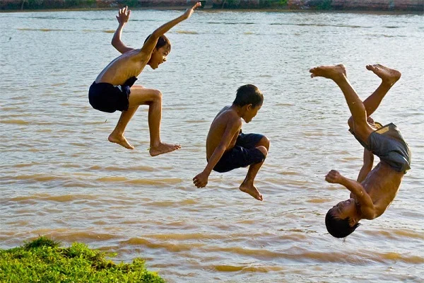 Mơ thấy tắm sông