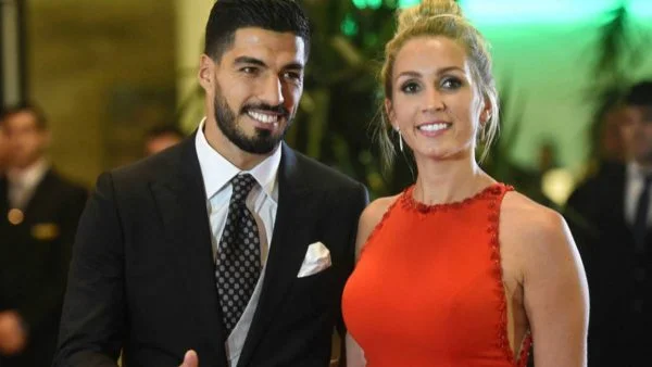 Những người vợ của các ngôi sao bóng đá xinh đẹp nhất hiện nay 4 vợ suarez