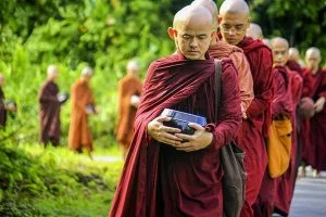 Mơ thấy thầy chùa là điềm báo lành hay dữ? Mơ thấy sư thầy