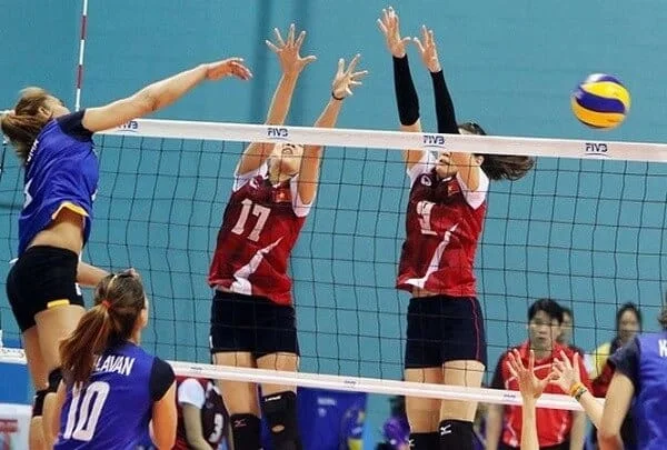 Hướng dẫn kỹ thuật đánh bóng chuyền không nên bỏ qua 2 chơi bóng chuyền