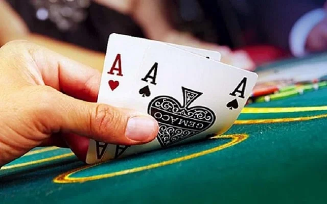 Biết luật chơi qua các vòng để chơi poker giỏi